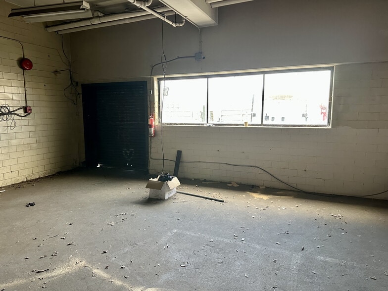 More Photos Of 400 Delancy St, Newark Warehouse For Lease