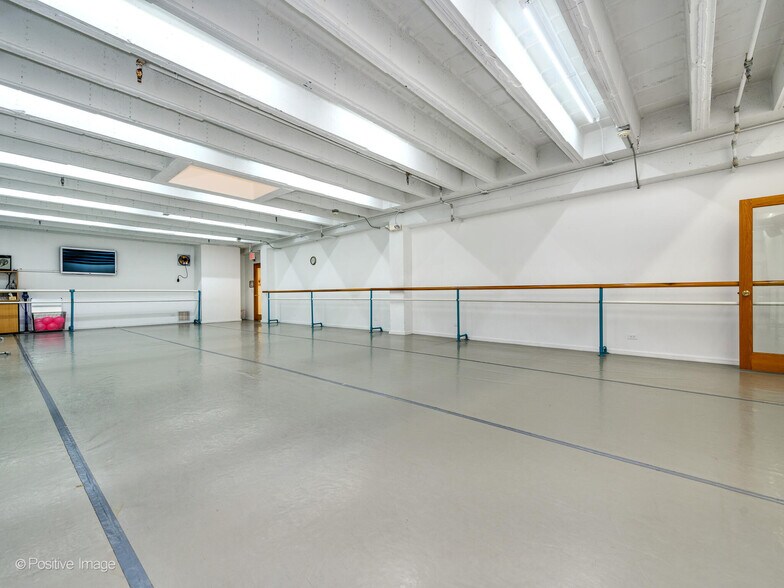 More Photos Of 2126 N First St, Highland Park Service For Sale