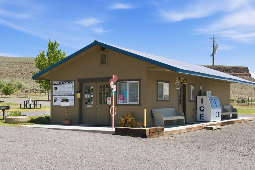 More Photos Of 84594 Carlon Ln, Summer Lake Trailer Camper Park For Sale