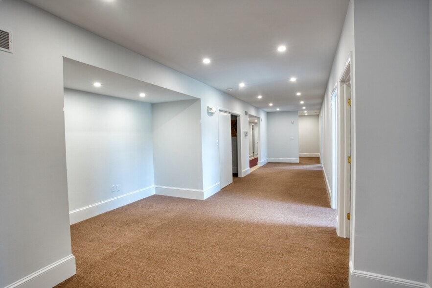More Photos Of 4 Gold Mine Rd, Flanders Warehouse For Lease
