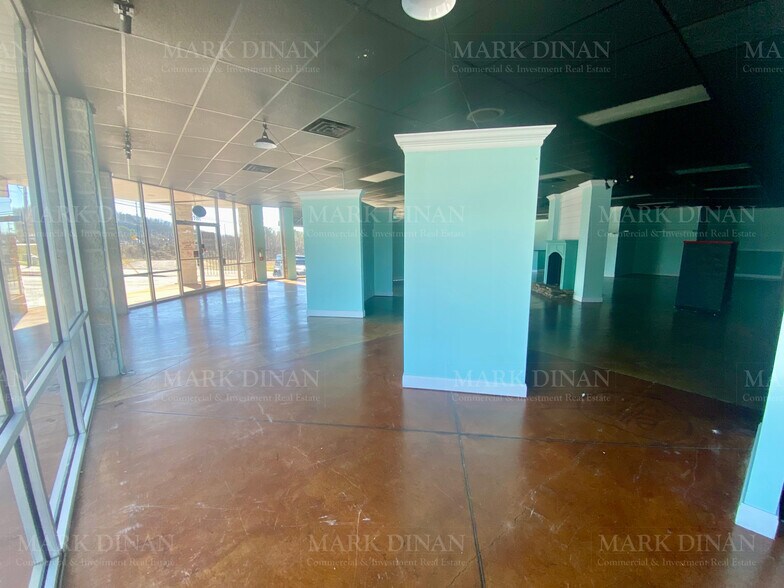 More Photos Of 3186 Pelham Pky, Pelham General Retail For Lease