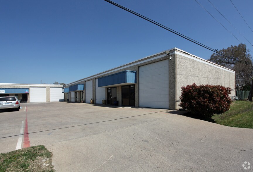 More Photos Of 11252 Goodnight Ln, Dallas Light Manufacturing For Sale