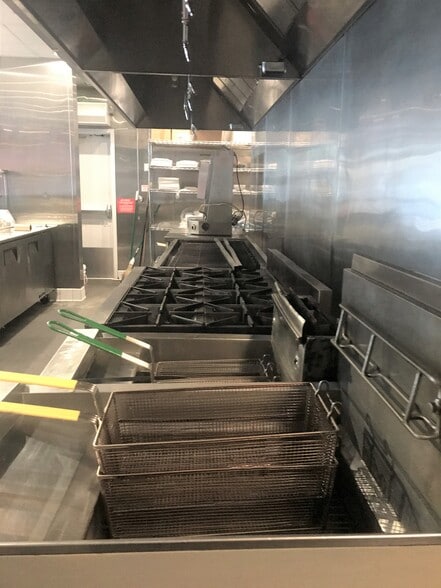 More Photos Of 525 Santa Monica Blvd, Santa Monica Apartments For Lease