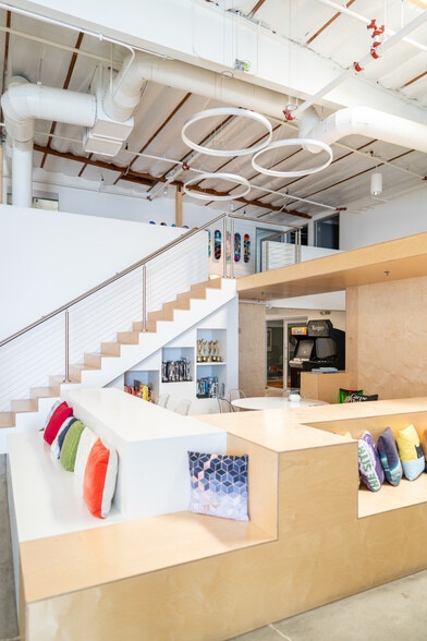 More Photos Of 1109 N Virgil Ave, Los Angeles Office For Sale