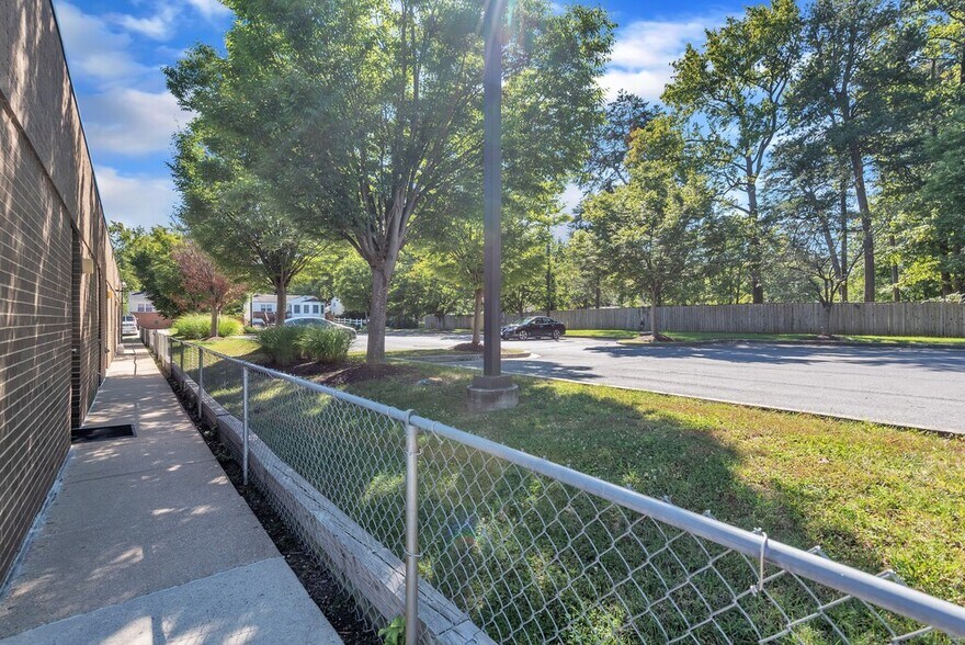 More Photos Of 8824 Cunningham Dr, College Park Medical For Lease