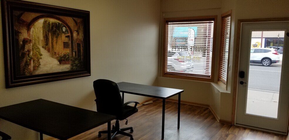 More Photos Of 12732 Lake Blvd, Lindstrom Storefront For Lease