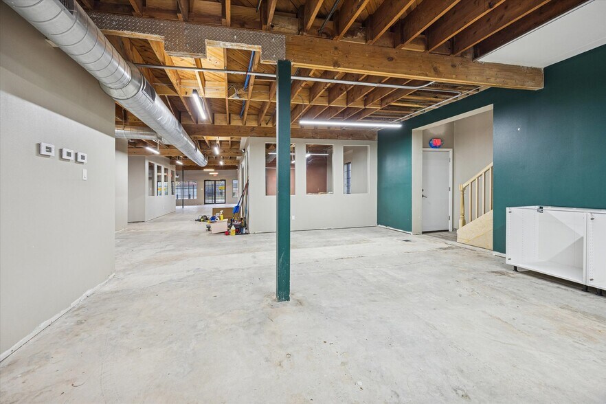 More Photos Of 4901 Yale St, Houston Office For Sale