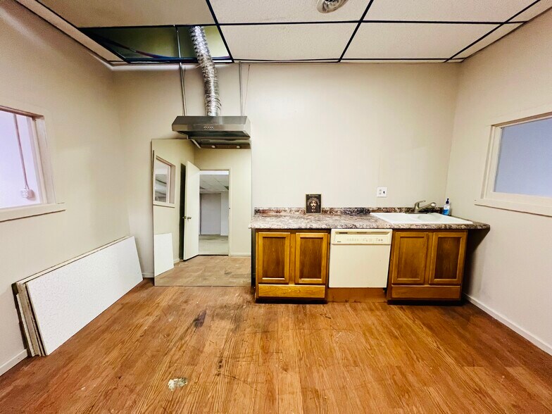 More Photos Of 1938 Airport Hwy, Toledo Freestanding For Sale