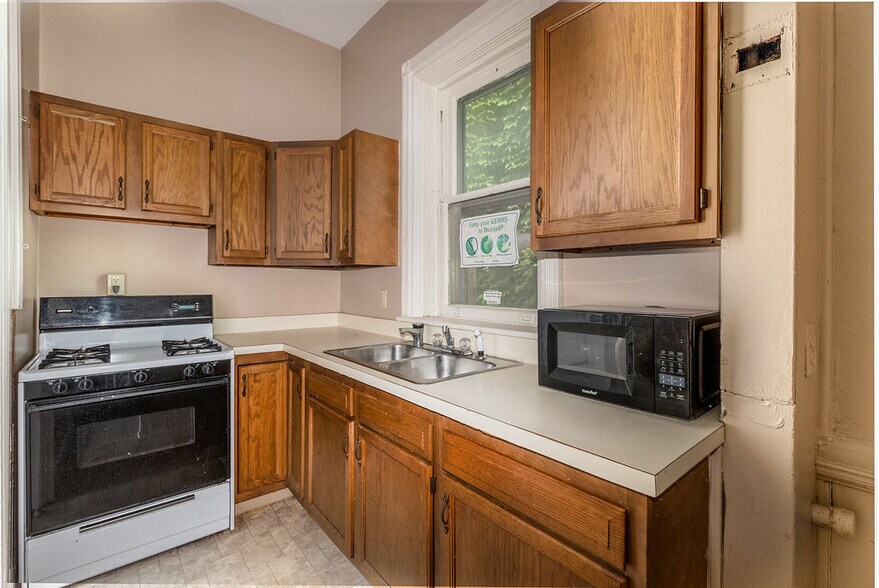 More Photos Of 1092 Main St, Buffalo Office For Lease