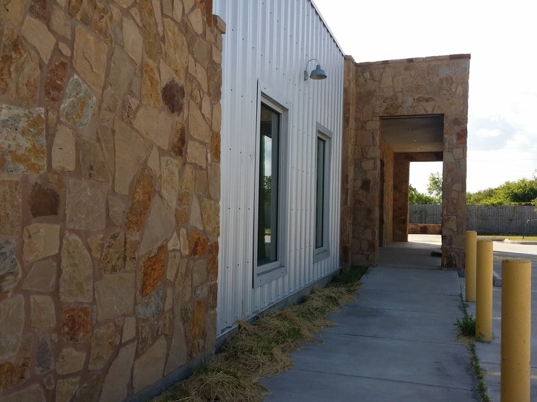 More Photos Of 427 NAS Dr, Corpus Christi Restaurant For Sale