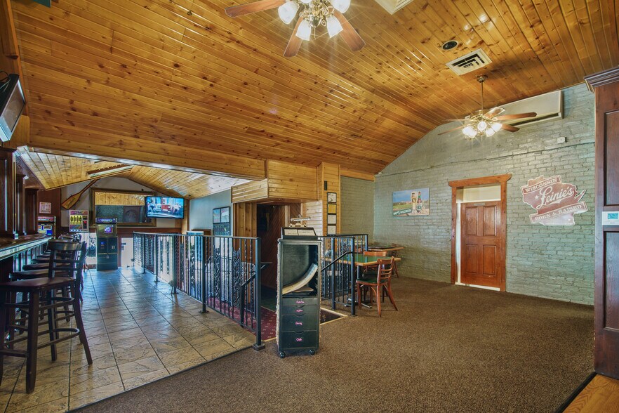 More Photos Of 2204 Washington St, Manitowoc General Retail For Sale