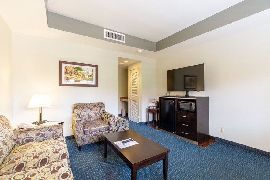 More Photos Of 74695 Highway 111, Palm Desert Hotel For Sale