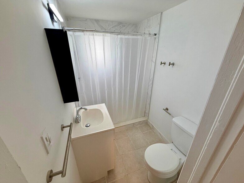More Photos Of 255 NW 32nd St, Miami Apartments For Sale