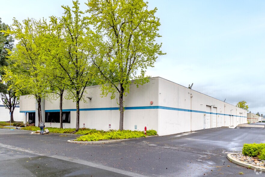 More Photos Of 726 S Hillview Dr, Milpitas Flex For Lease