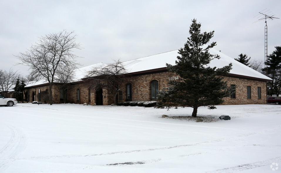 Primary Photo Of 10761 S Saginaw St, Grand Blanc Office For Lease