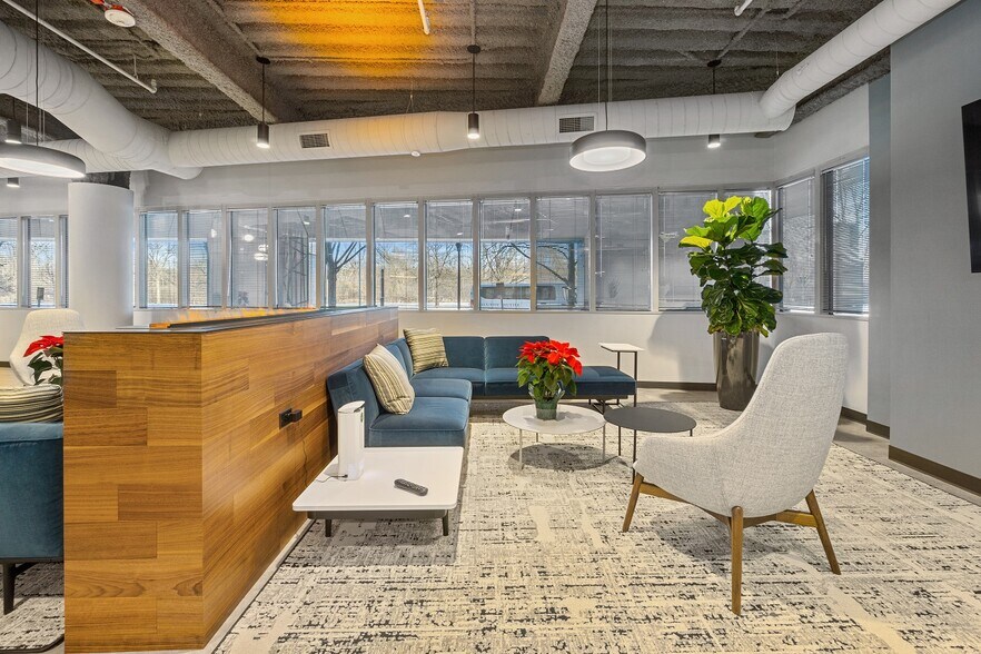 More Photos Of 6250 N River Rd, Rosemont Office For Lease