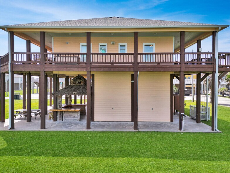 More Photos Of 944 Raymond, Crystal Beach Specialty For Sale