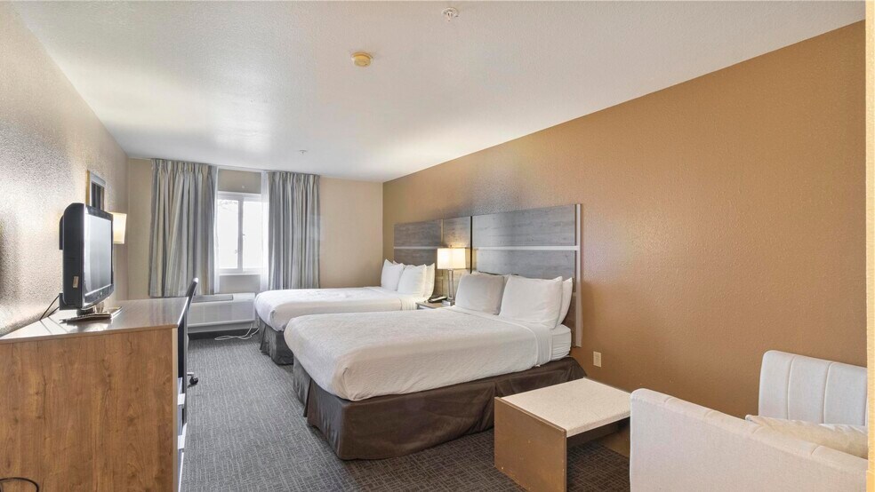 More Photos Of 1509 6th St, Wells Hotel For Sale