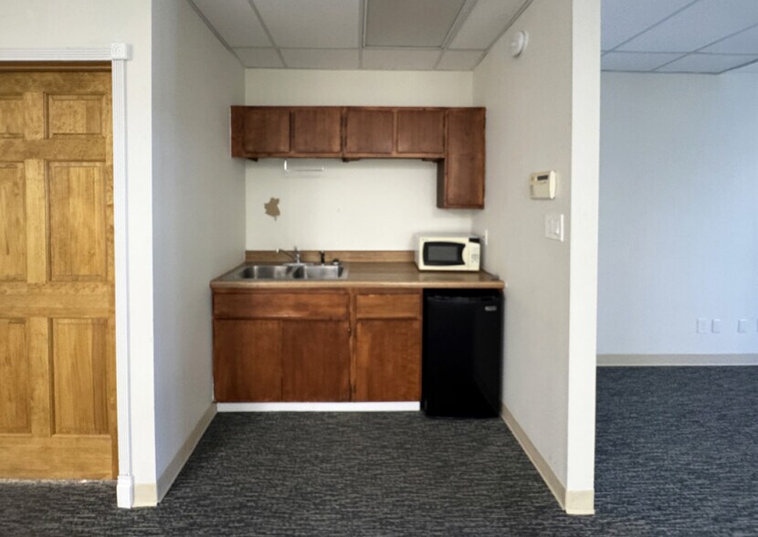 More Photos Of 730 St Michaels Dr, Santa Fe General Retail For Lease