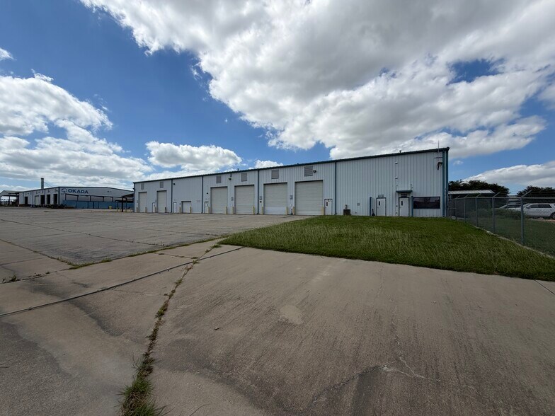 More Photos Of 3701 Windmill Rd, Cleburne Manufacturing For Lease