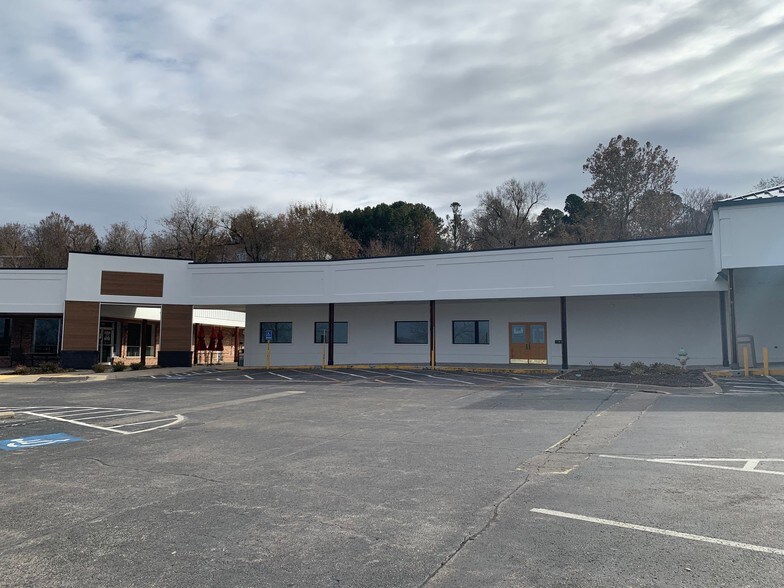 1330 N College Ave, Fayetteville, AR 72703 For Lease