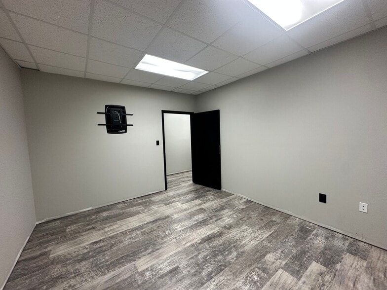 More Photos Of 4485 N Industrial Dr, Cumming Warehouse For Lease