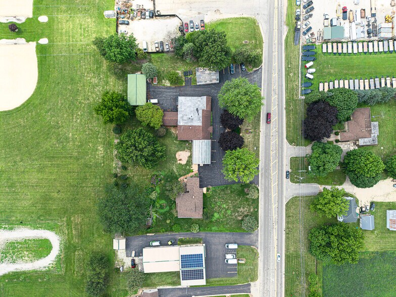 More Photos Of 1126 E State St, Sycamore Storefront Retail Residential For Lease