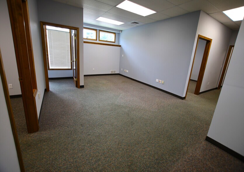 More Photos Of 326 Springside Ave, Pittsfield Office For Sale