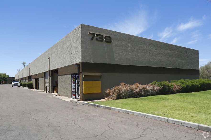 Primary Photo Of 738 S Perry Ln, Tempe Warehouse For Lease