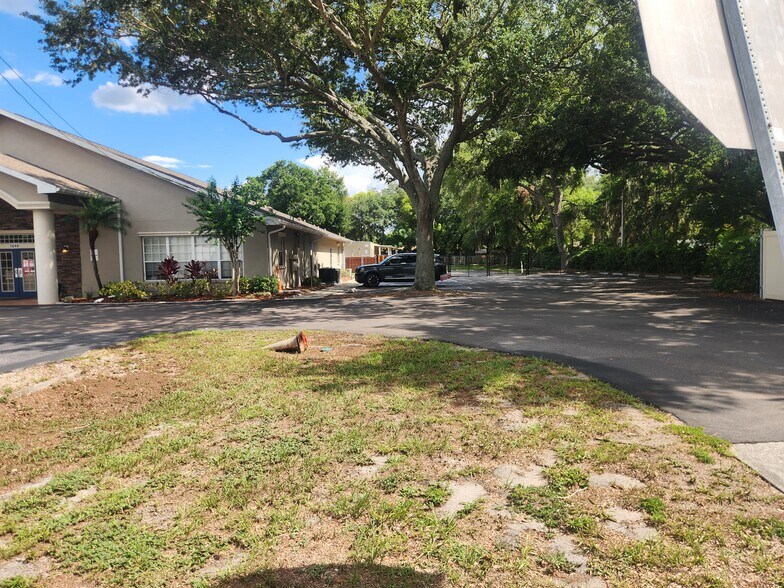 More Photos Of 1291 Bloomingdale Ave, Valrico Specialty For Sale