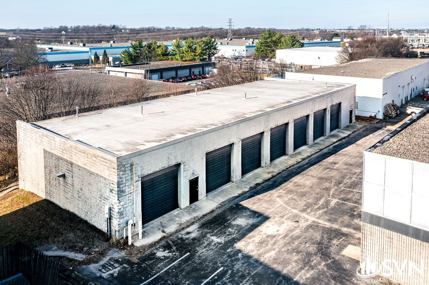More Photos Of 2408 Over Dr, Lexington Industrial For Lease