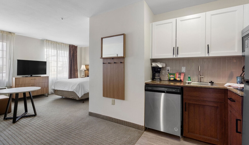 More Photos Of 1611 Airport Commerce Dr, Austin Hotel For Sale