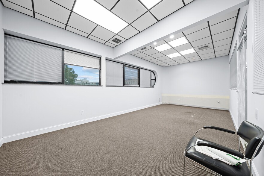 More Photos Of 88 Broadway, Hicksville Office For Lease