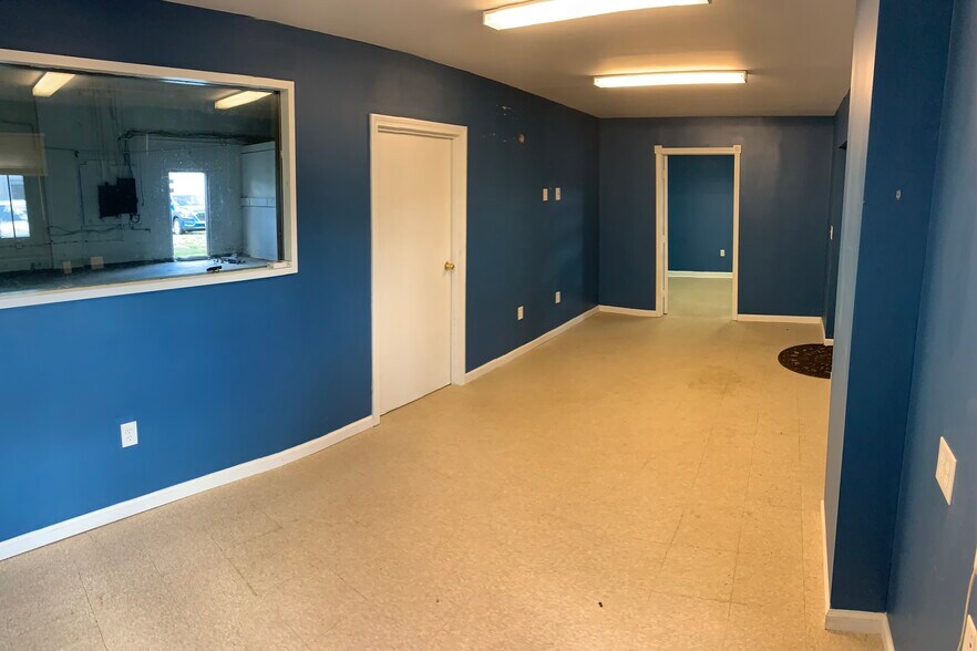 Primary Photo Of 473 Washington Ave, North Haven Manufacturing For Lease