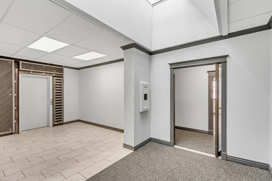 More Photos Of 2550 Washington Blvd, Ogden Office For Lease