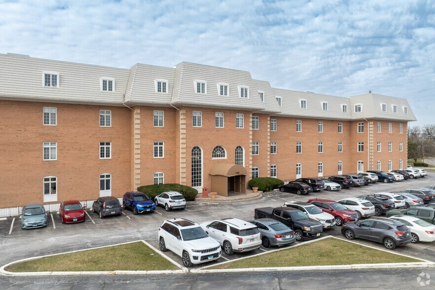 More Photos Of 188 Industrial Dr, Elmhurst Office For Lease