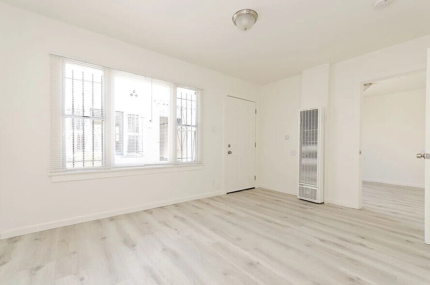 More Photos Of 536 W 48th St, Los Angeles Apartments For Sale