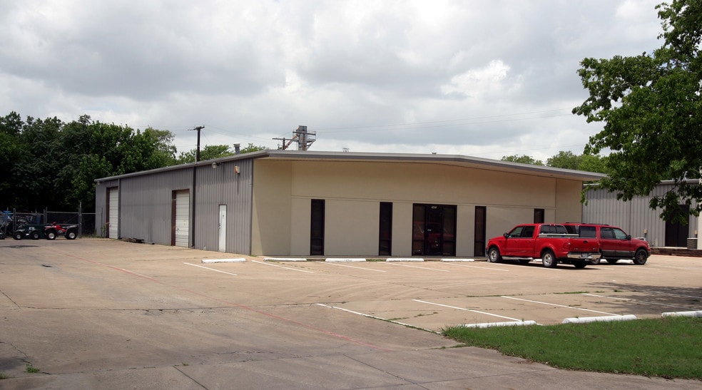 More Photos Of 2421 Thomas Rd, Haltom City Warehouse For Sale