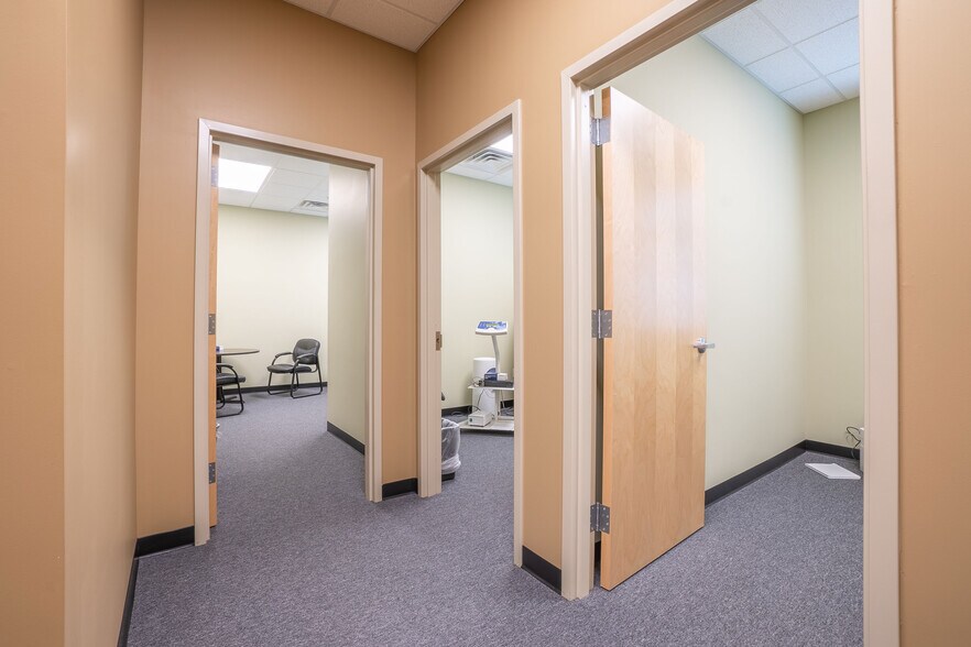 More Photos Of 227 Monogard Dr, Manchester Medical For Sale