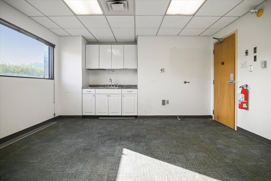 More Photos Of 209 Skyline Dr, East Stroudsburg Freestanding For Lease