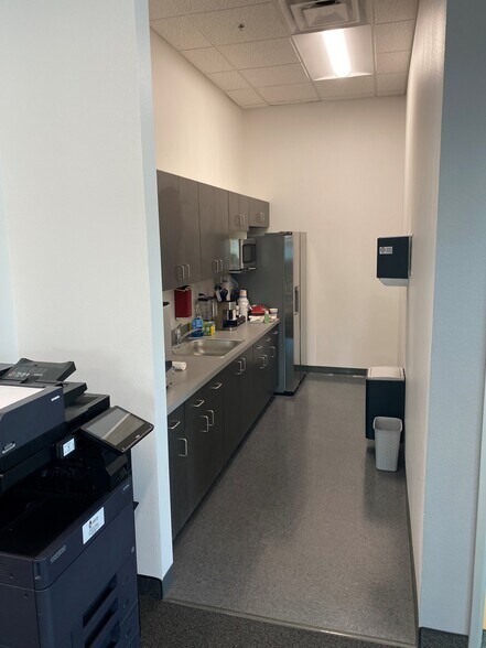 More Photos Of 6101 N Hollywood Blvd, Las Vegas Manufacturing For Lease
