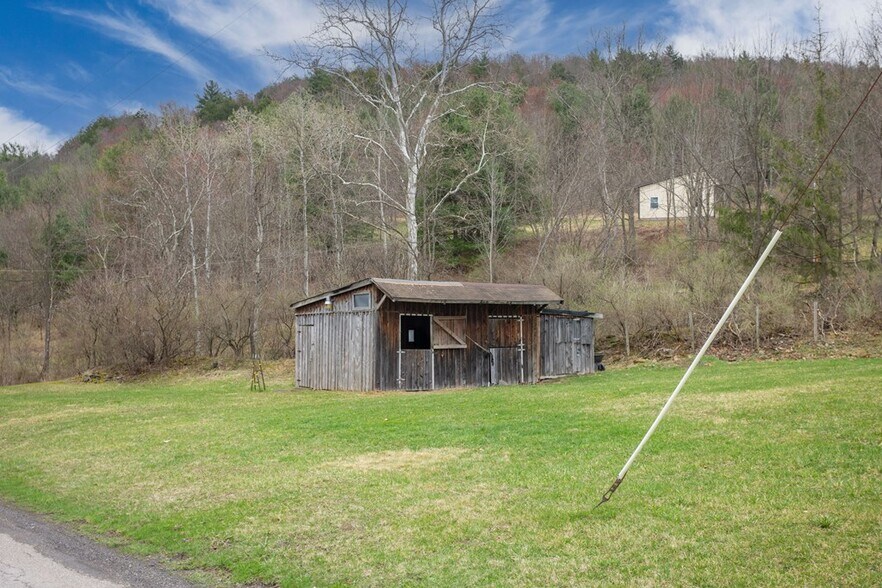 More Photos Of 211 Hanks Rd, Troy Hospitality For Sale