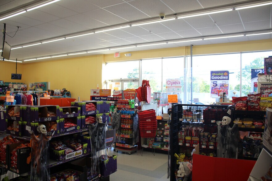 More Photos Of 197 Park St, Rockland Freestanding For Lease