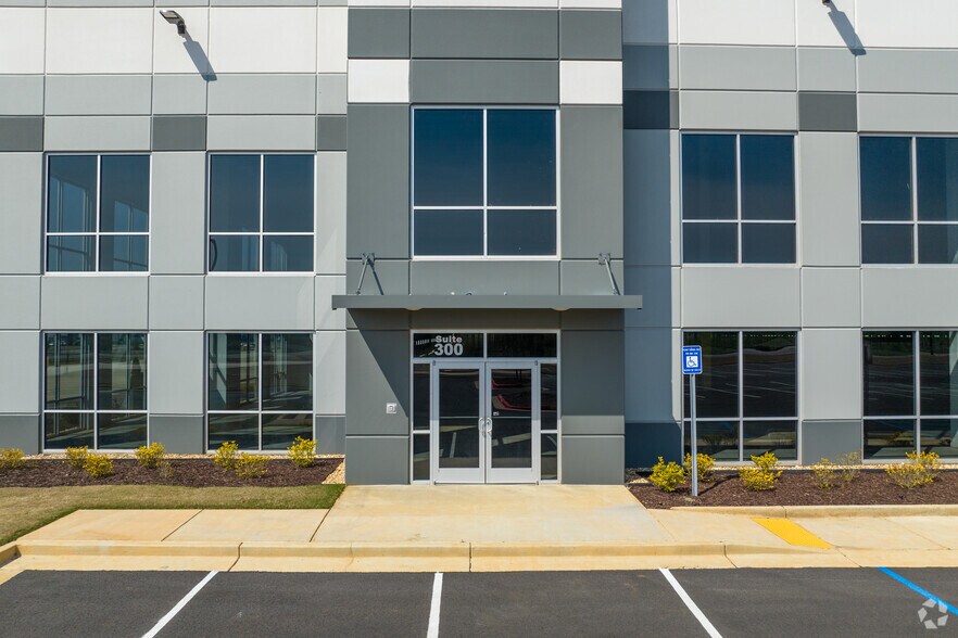 More Photos Of 300 International Pky, Adairsville Distribution For Lease