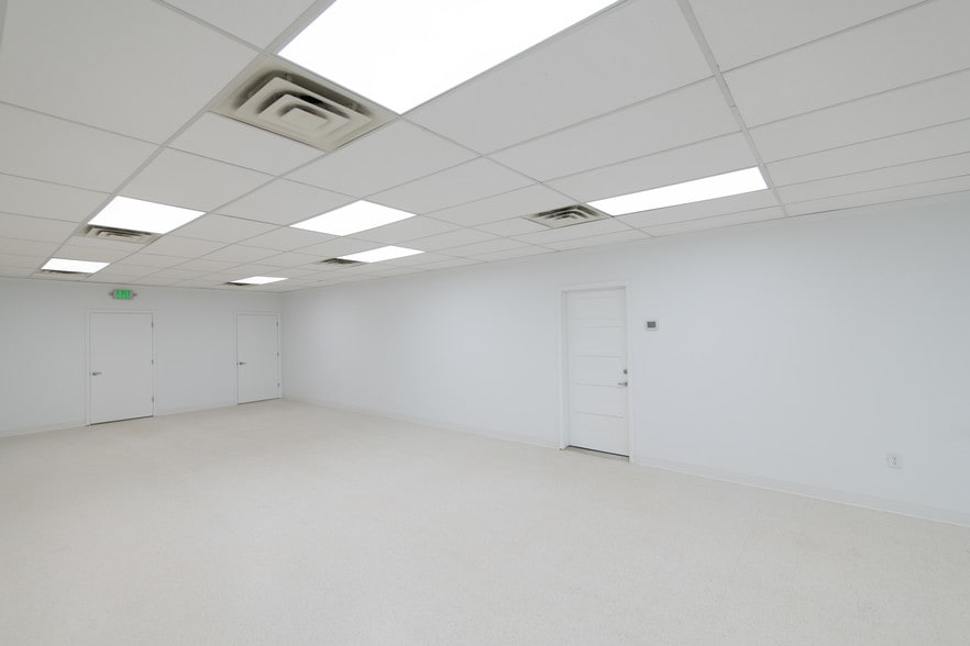 More Photos Of 422 Eastern Blvd, Essex Storefront Retail Office For Lease