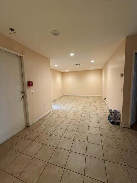 More Photos Of 13227 San Fernando Rd, Rancho Cascades Warehouse For Lease
