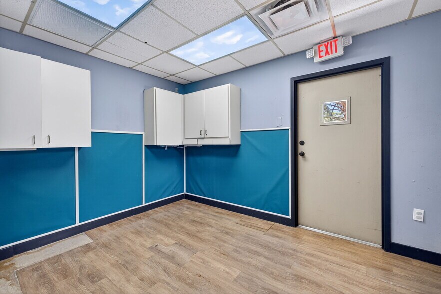 More Photos Of 45 Barkley Cir, Fort Myers Medical For Lease