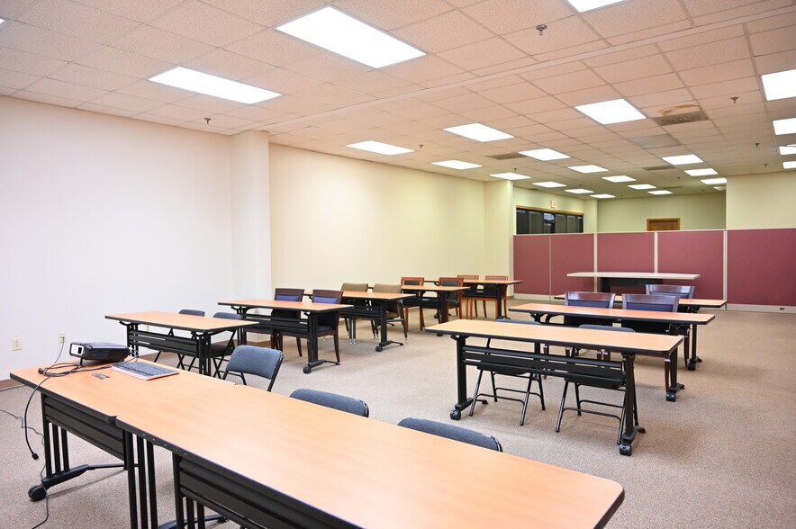 More Photos Of 600 E Sherwood Dr, Union City Distribution For Lease