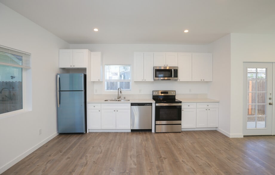 More Photos Of 456 N Batavia St, Orange Apartments For Sale