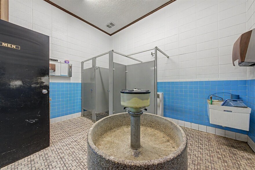 More Photos Of 16771 S 15th St, Galesville Warehouse For Sale